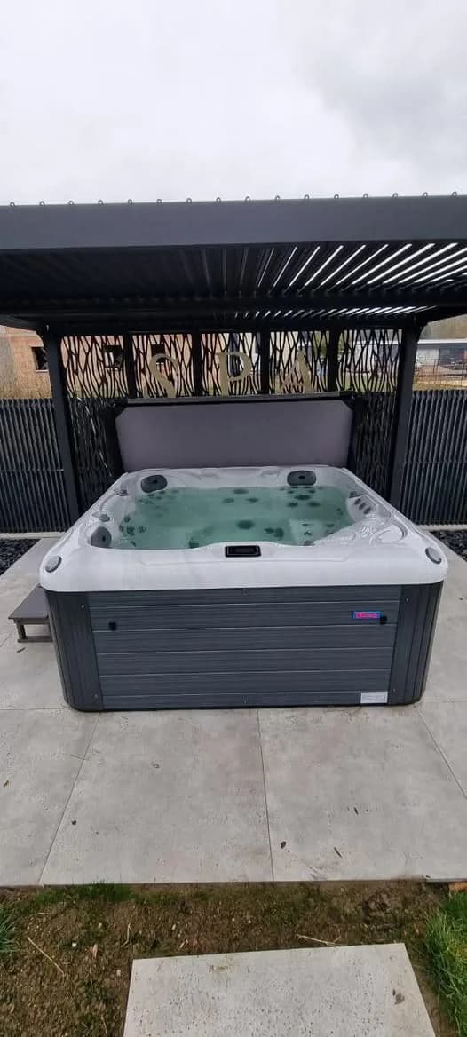 Installation d'un spa Hydro Plug and Play à Buhl, autre vue du chantier