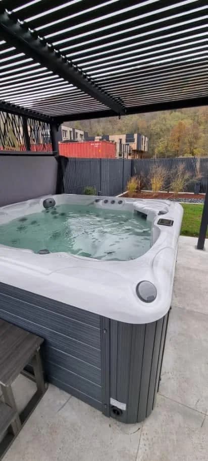 Installation d'un spa Hydro Plug and Play à Buhl, autre vue du chantier