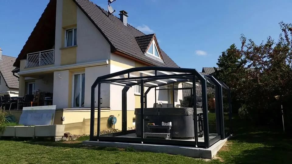 Installation d'un spa Ipsilon Ultimax dans le Haut-Rhin, sous un abri télescopique