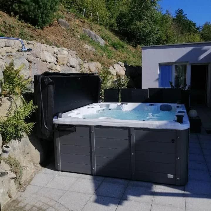 Installation d'un spa Kendrick Duel Full option à Fellering, autre vue du chantier