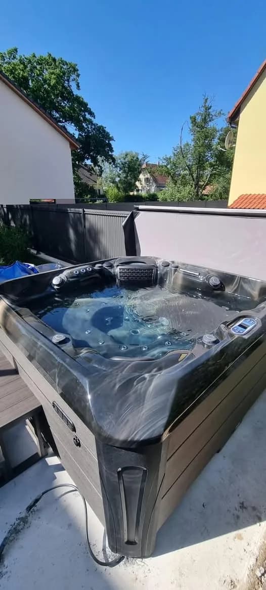 Installation d'un spa Kenya Full option à Richwiller, autre vue du chantier