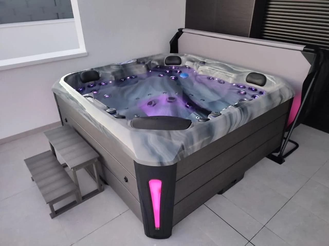 Installation d'un spa Kenya Full option, autre vue du chantier