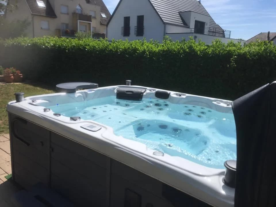 Installation d'un spa Kingston Full option à Rosenau, autre vue du chantier