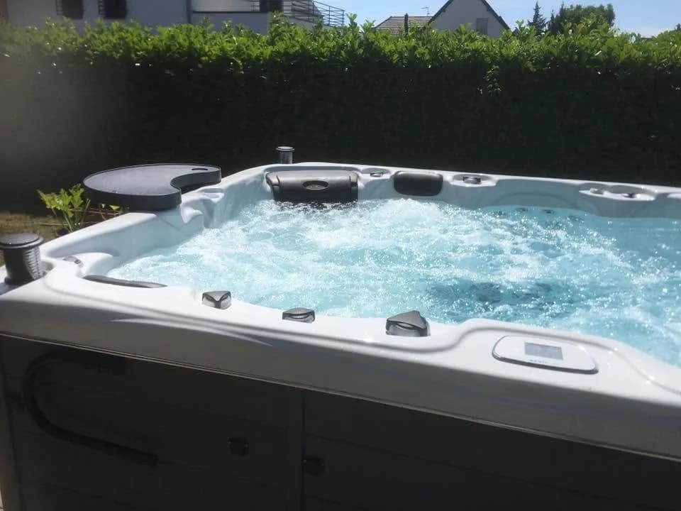 Installation d'un spa Kingston Full option à Rosenau, autre vue du chantier