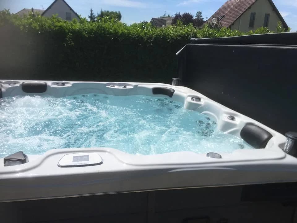 Installation d'un spa Kingston Full option à Rosenau, autre vue du chantier