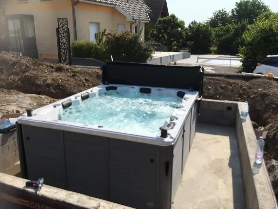 Installation d'un spa Melbourne Full option à Battenheim, autre vue du chantier