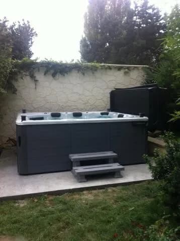 Installation d'un spa Melbourne Full option à Épinay-sur-Orge, autre vue du chantier
