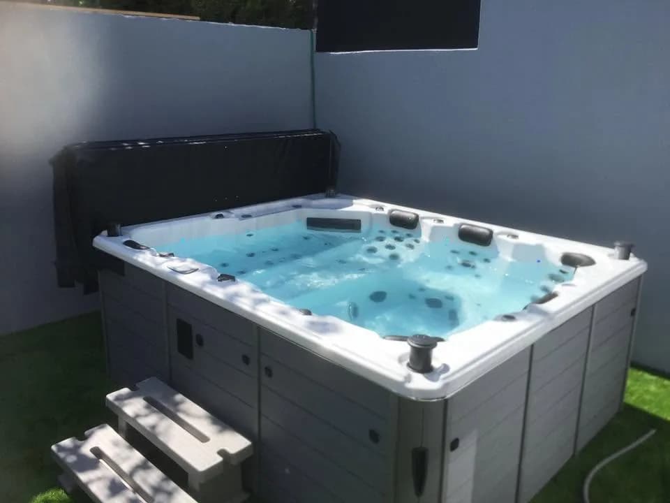 Installation d'un spa Melbourne Full option à Mulhouse, autre vue du chantier