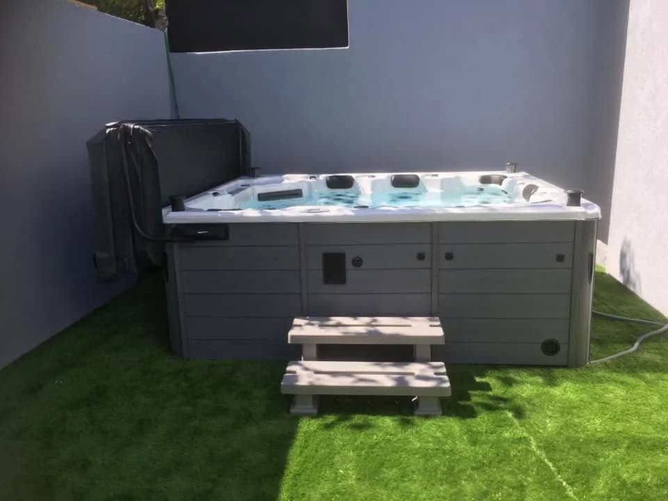 Installation d'un spa Melbourne Full option à Mulhouse, autre vue du chantier