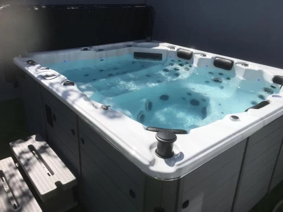Installation d'un spa Melbourne Full option à Mulhouse, autre vue du chantier