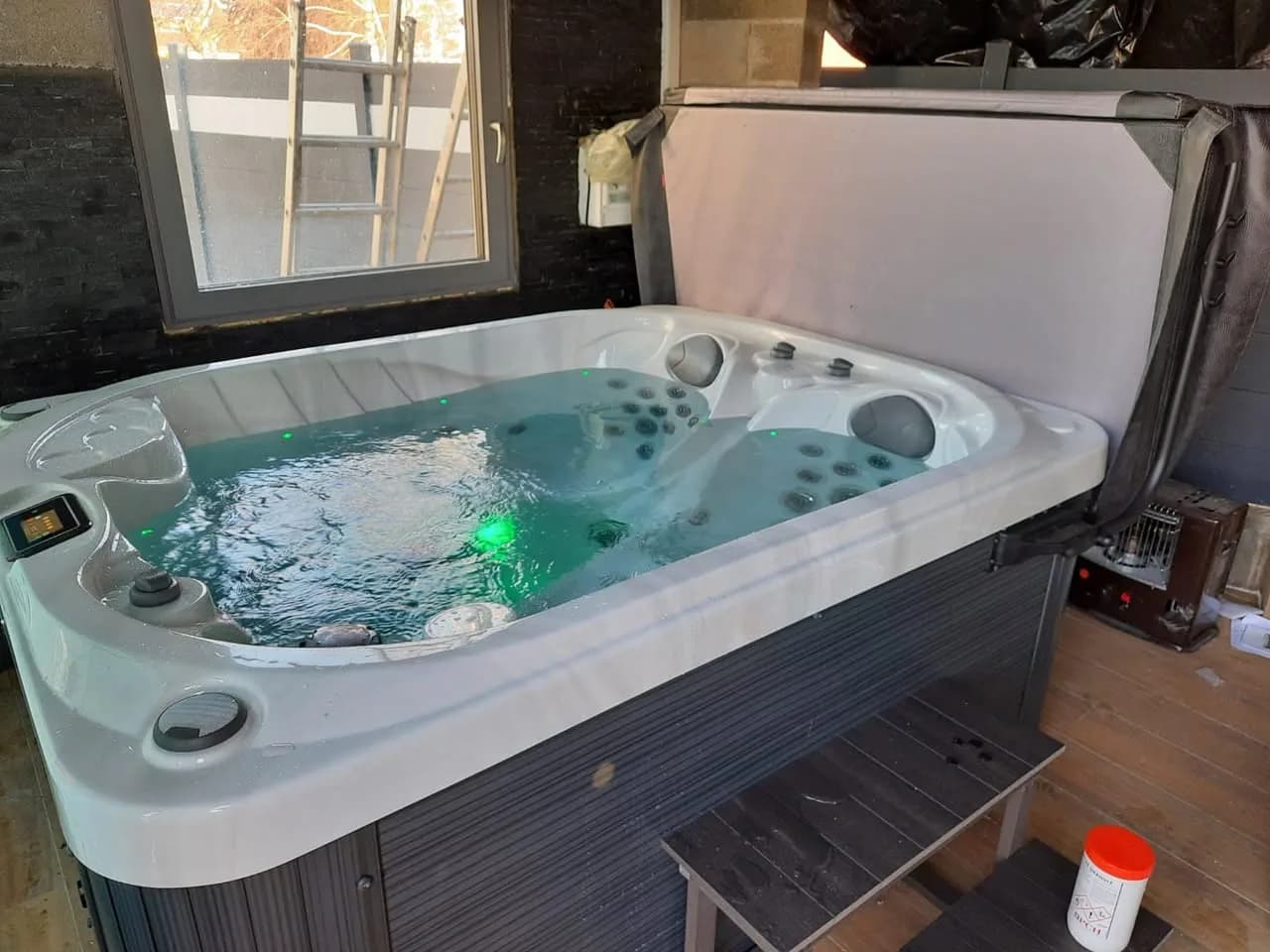 Installation d'un spa Mercury Full option à Staffelfelden, autre vue du chantier