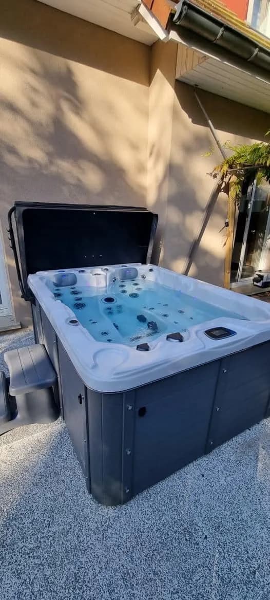Installation d'un spa Montana à Altkirch, autre vue du chantier