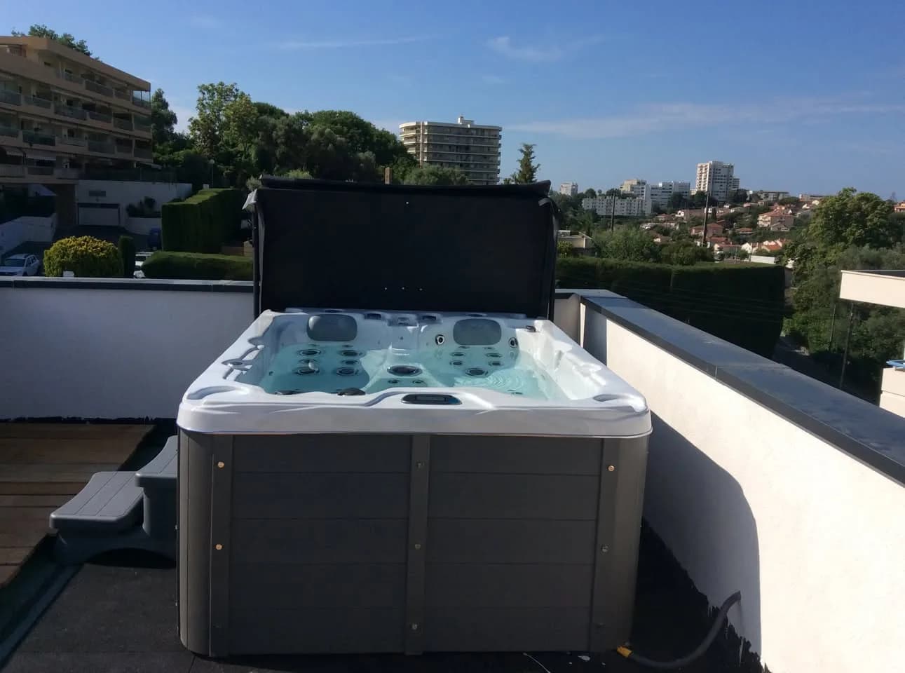 Installation d'un spa Montana à Antibes, autre vue du chantier