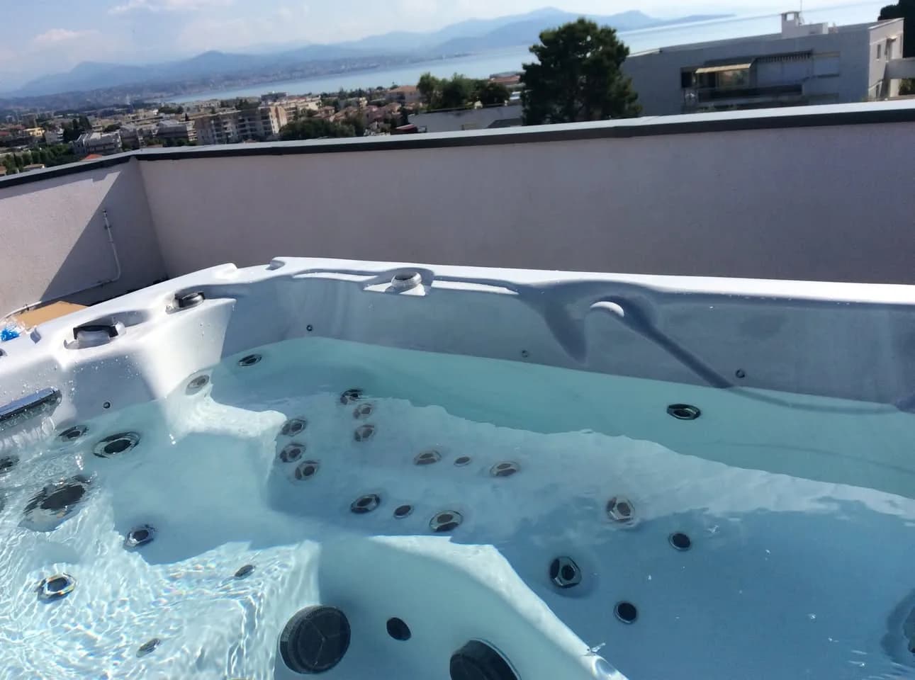 Installation d'un spa Montana à Antibes, autre vue du chantier