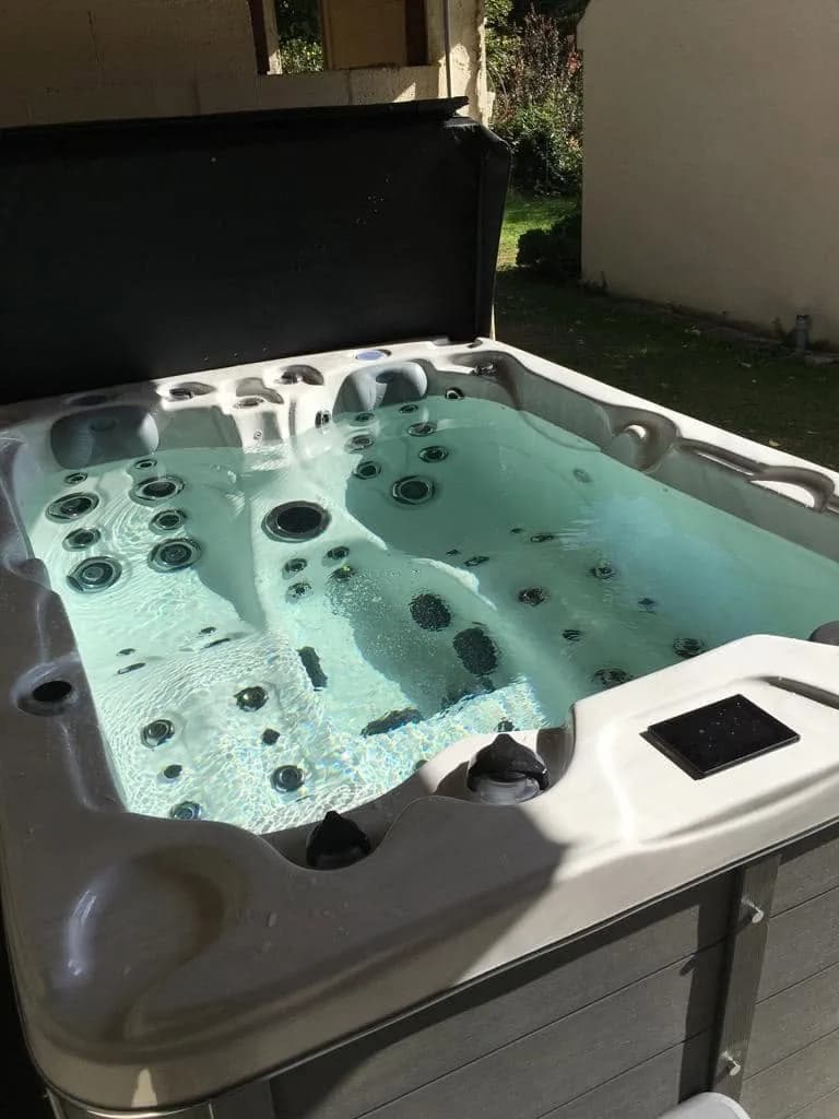 Installation d'un spa Montana à Bazoches-sur-Vesles, autre vue du chantier