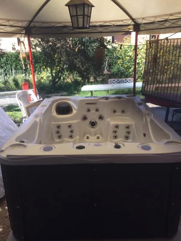 Installation d'un spa Montana à Bourg-en-Bresse, autre vue du chantier