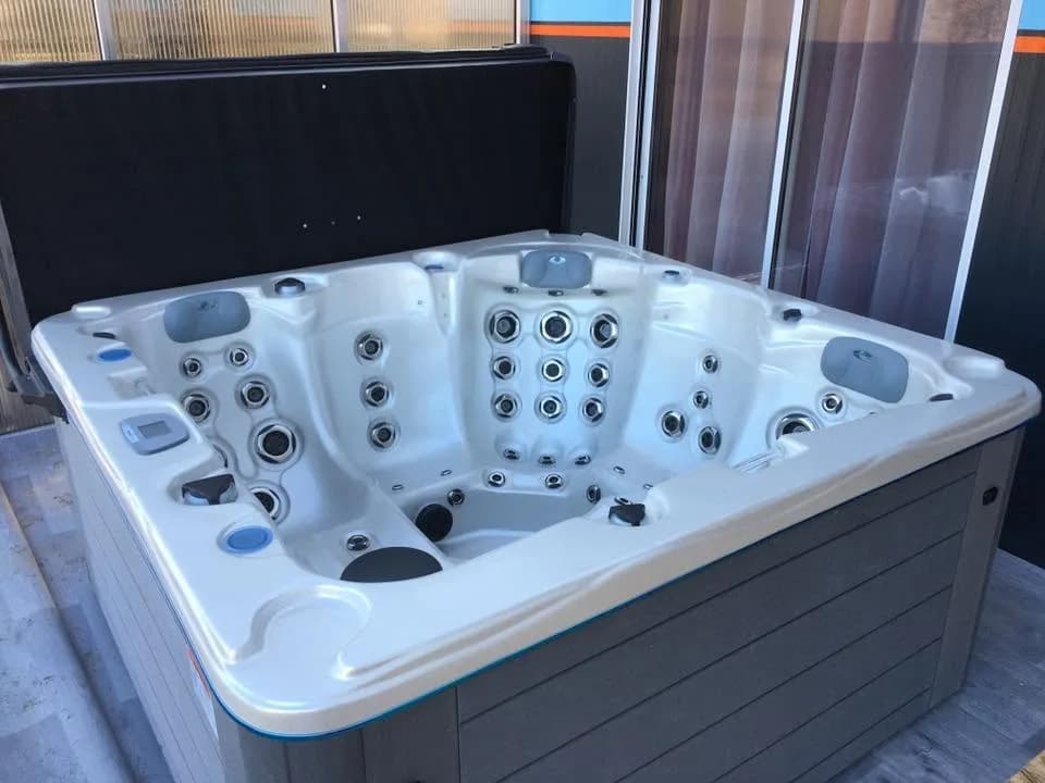 Installation d'un spa Montana à Burnhaupt-le-Haut, autre vue du chantier
