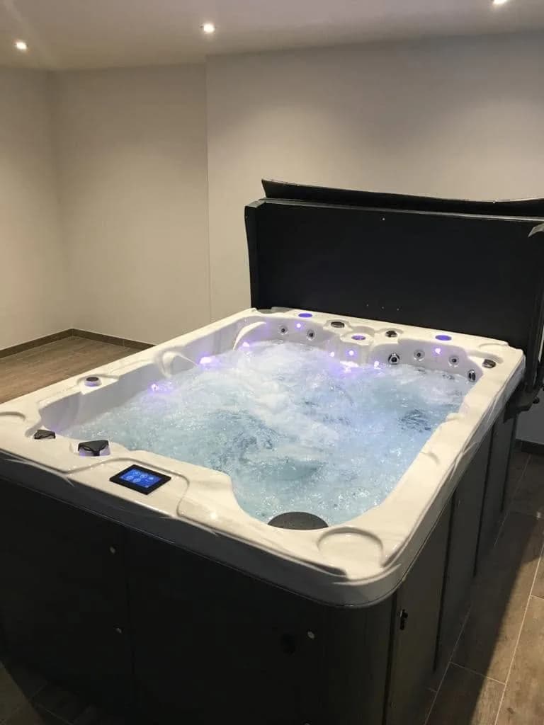 Installation d'un spa Montana à Châlons-sur-Vesle, autre vue du chantier