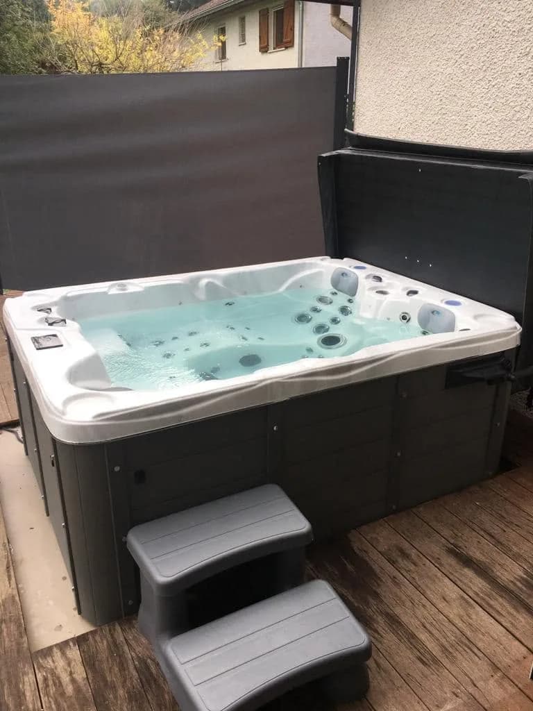 Installation d'un spa Montana à Charavines, autre vue du chantier