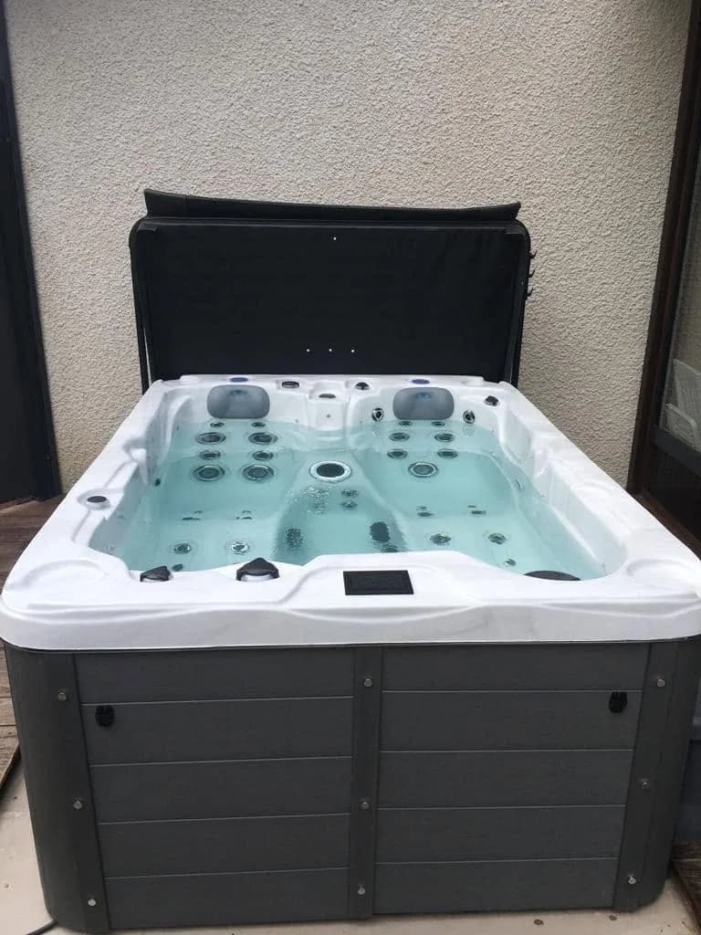 Installation d'un spa Montana à Charavines, autre vue du chantier