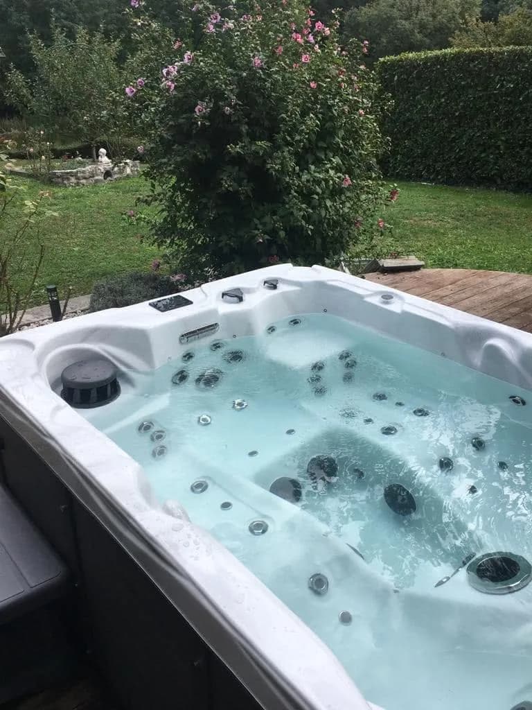 Installation d'un spa Montana à Charavines, autre vue du chantier