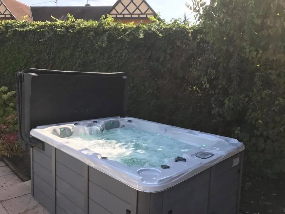 Installation d'un spa Montana à Dalhunden, autre vue du chantier