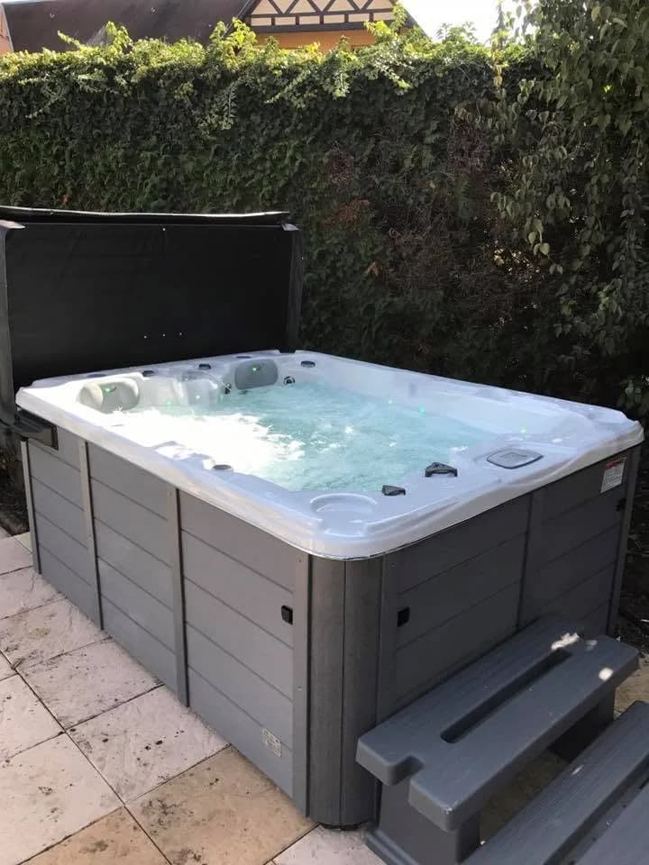 Installation d'un spa Montana à Dalhunden, autre vue du chantier