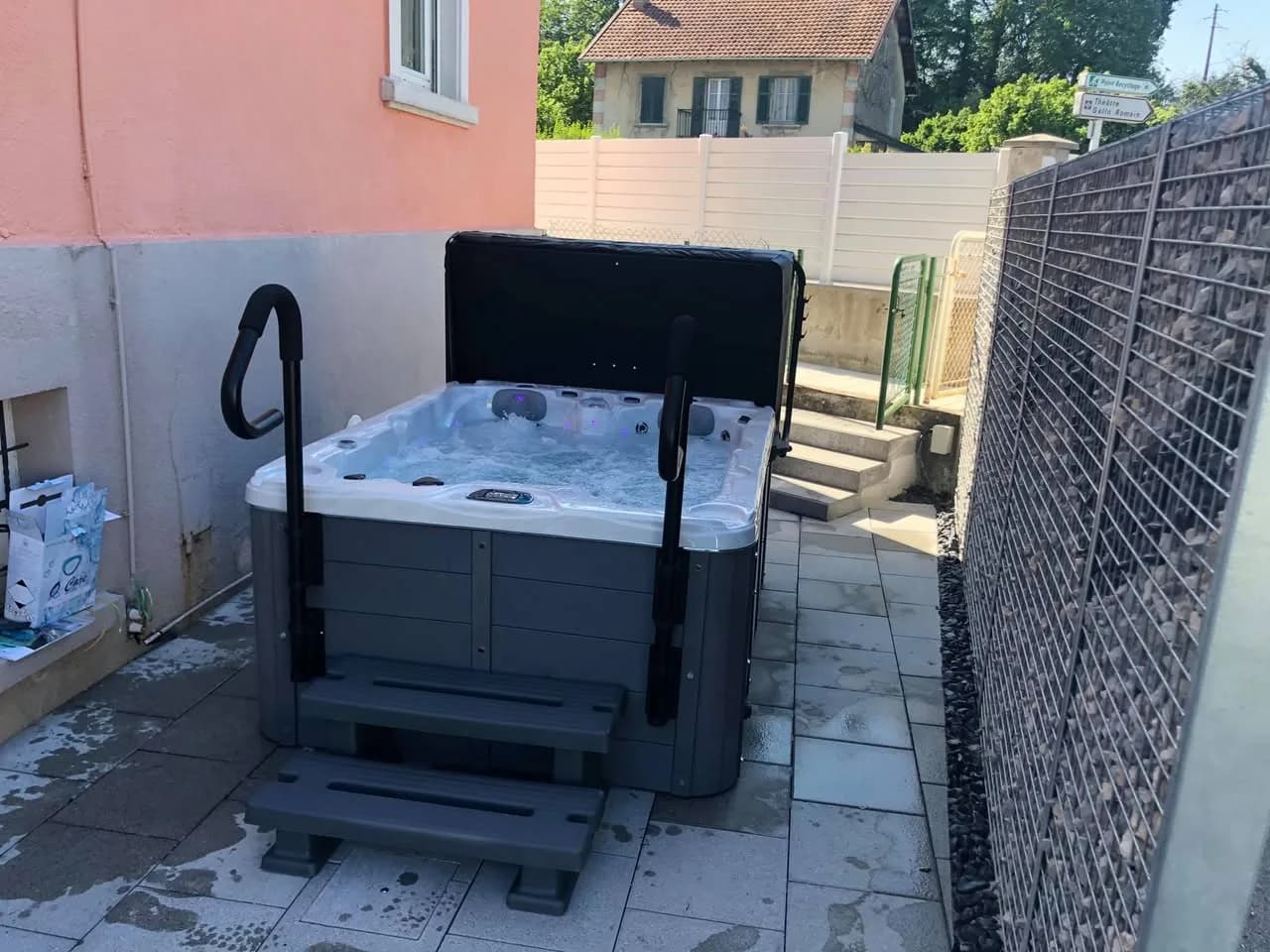 Installation d'un spa Montana dans le Doubs, autre vue du chantier