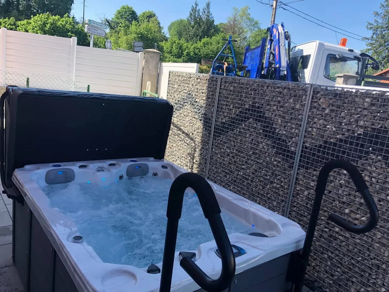 Installation d'un spa Montana dans le Doubs, autre vue du chantier