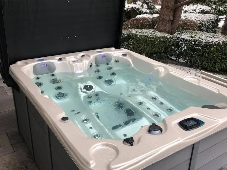Installation d'un spa Montana à Dasle, autre vue du chantier