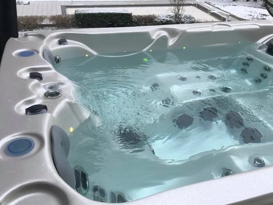 Installation d'un spa Montana à Dasle, autre vue du chantier