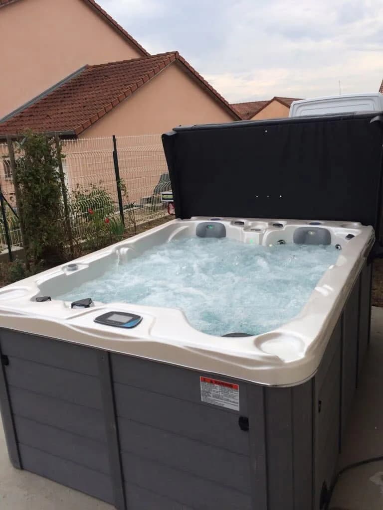 Installation d'un spa Montana en Meurthe-et-Moselle, autre vue du chantier