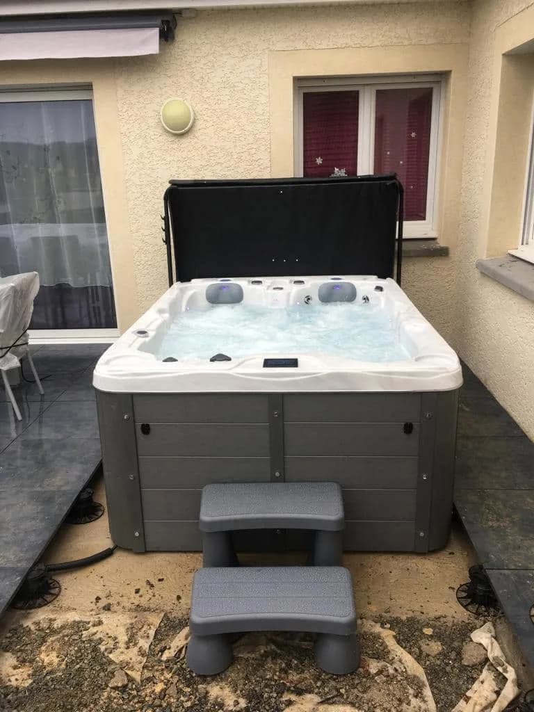 Installation d'un spa Montana à Étang-sur-Arroux, autre vue du chantier