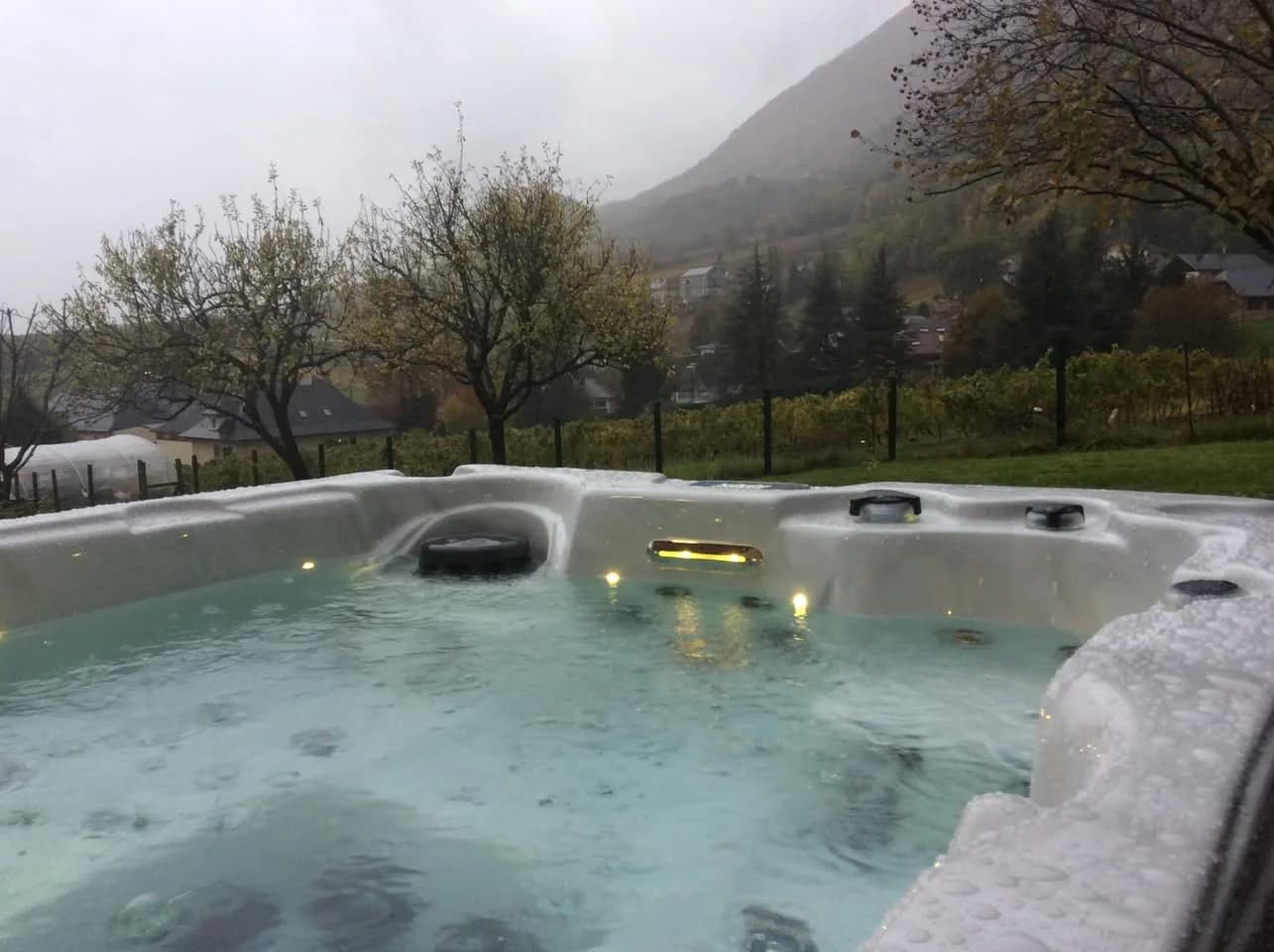 Installation d'un spa Montana à Fréterive, autre vue du chantier