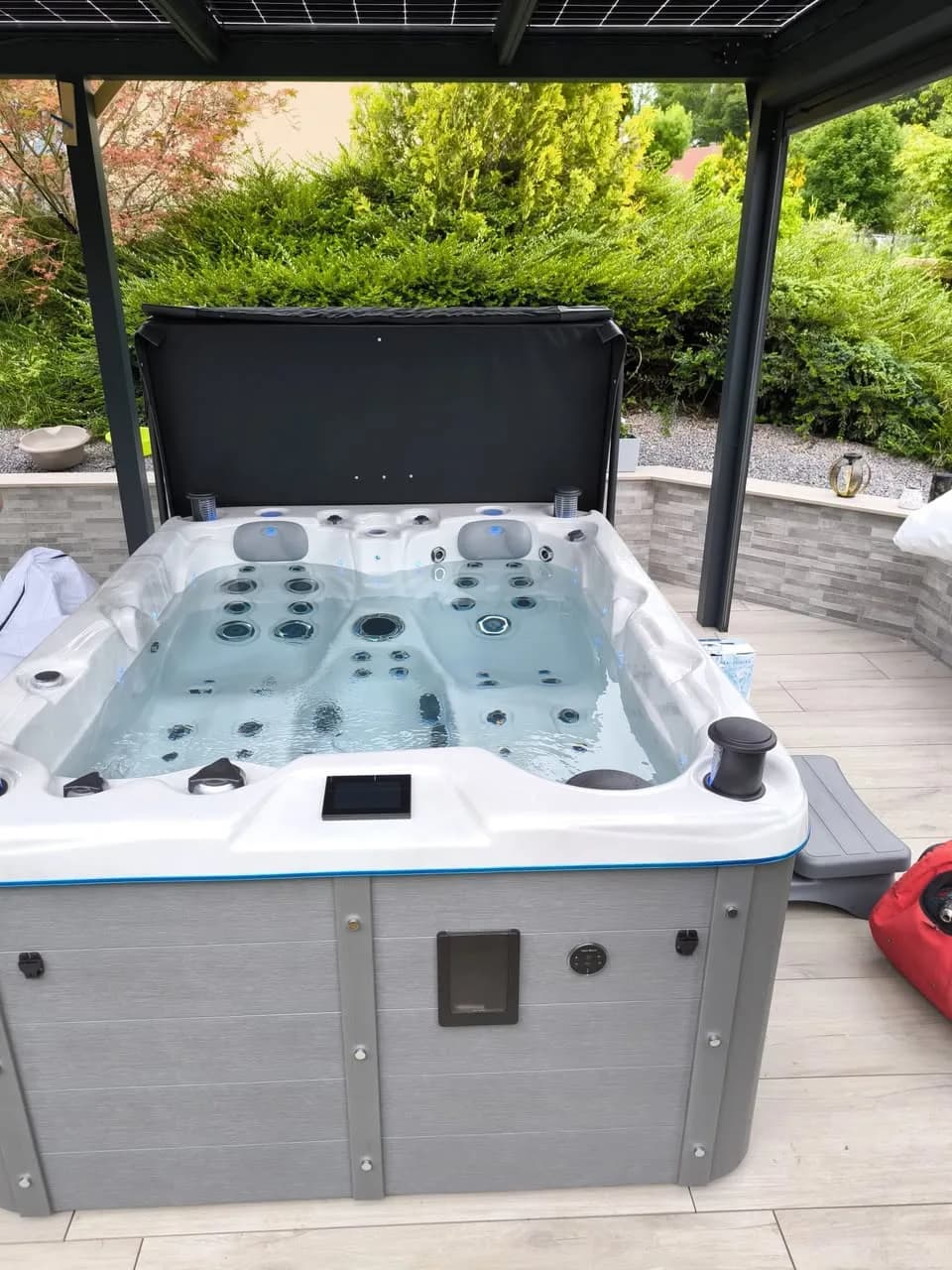 Installation d'un spa Montana Full option à Bondeval, autre vue du chantier