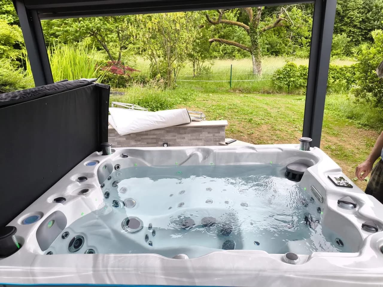 Installation d'un spa Montana Full option à Bondeval, autre vue du chantier