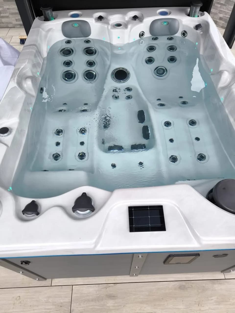 Installation d'un spa Montana Full option à Bondeval, autre vue du chantier