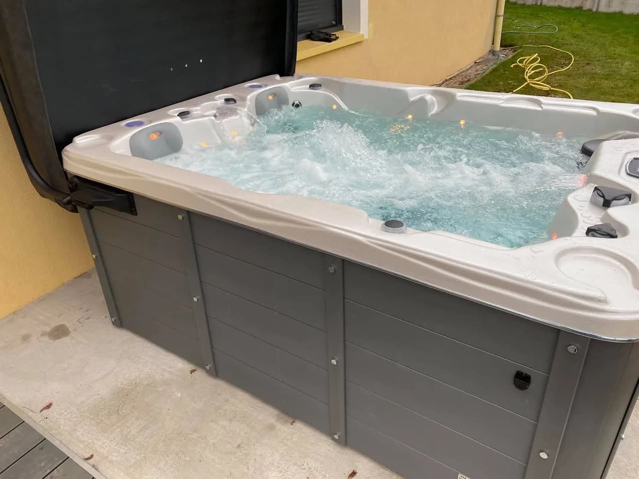 Installation d'un spa Montana Full option à Corcieux, autre vue du chantier