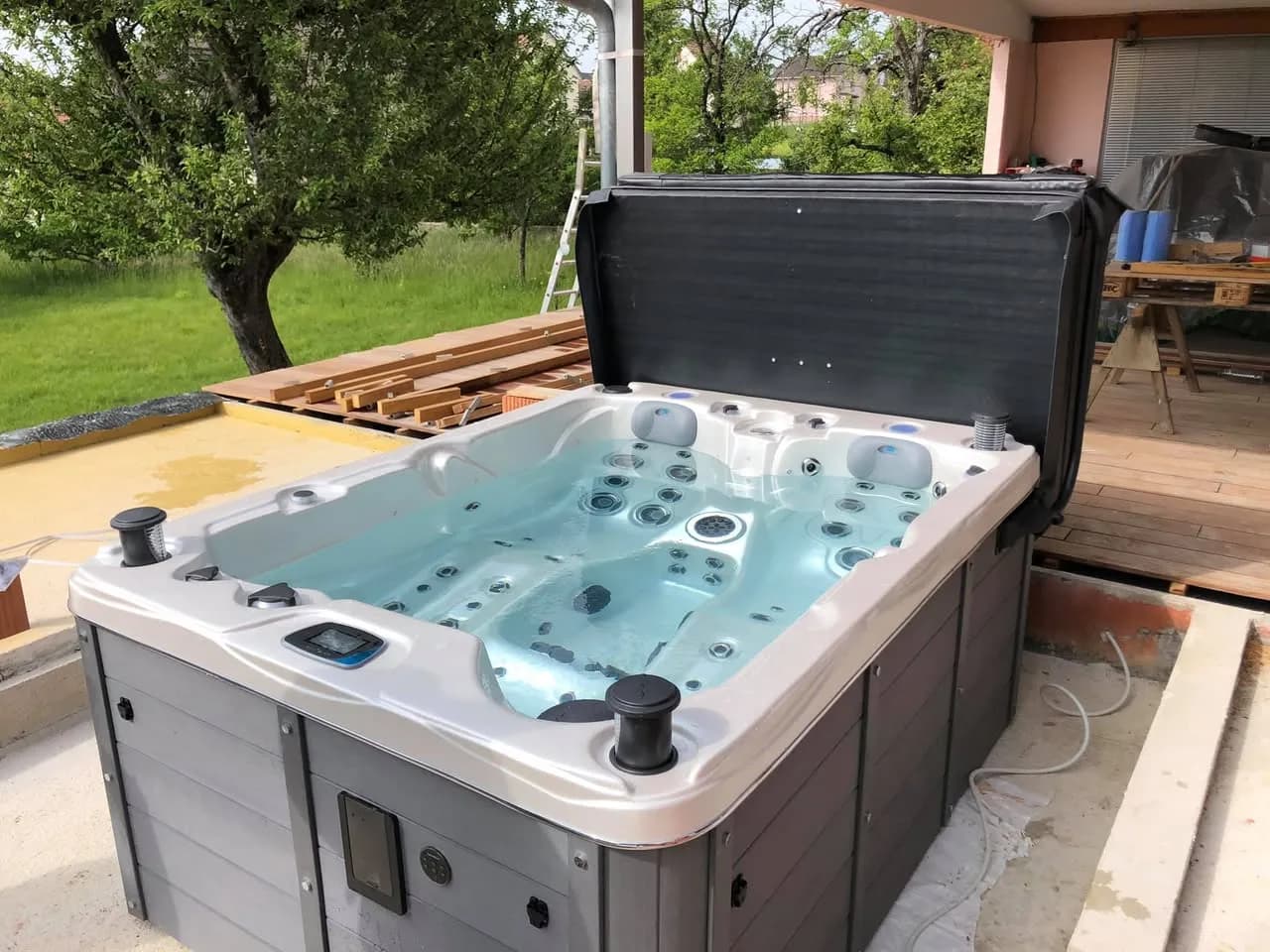 Installation d'un spa Montana Full option dans le Haut-Rhin, autre vue du chantier