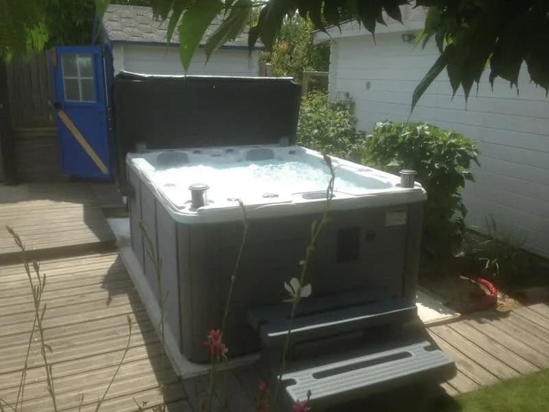 Installation d'un spa Montana Full option dans le Rhône, autre vue du chantier