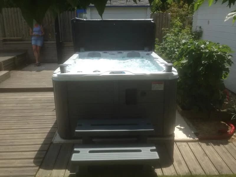 Installation d'un spa Montana Full option dans le Rhône, autre vue du chantier