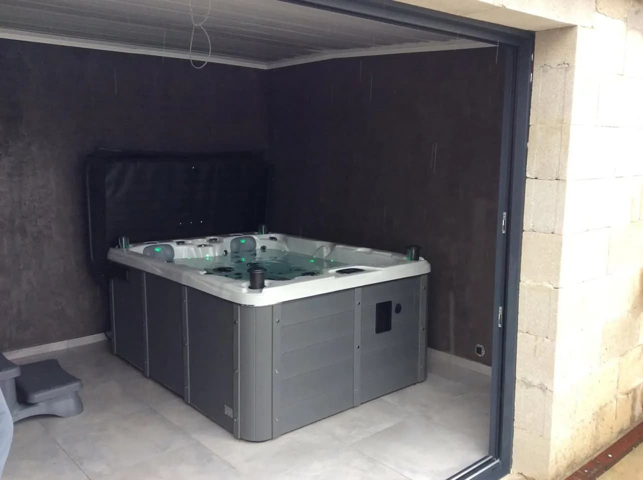 Installation d'un spa Montana Full option à Darois, autre vue du chantier