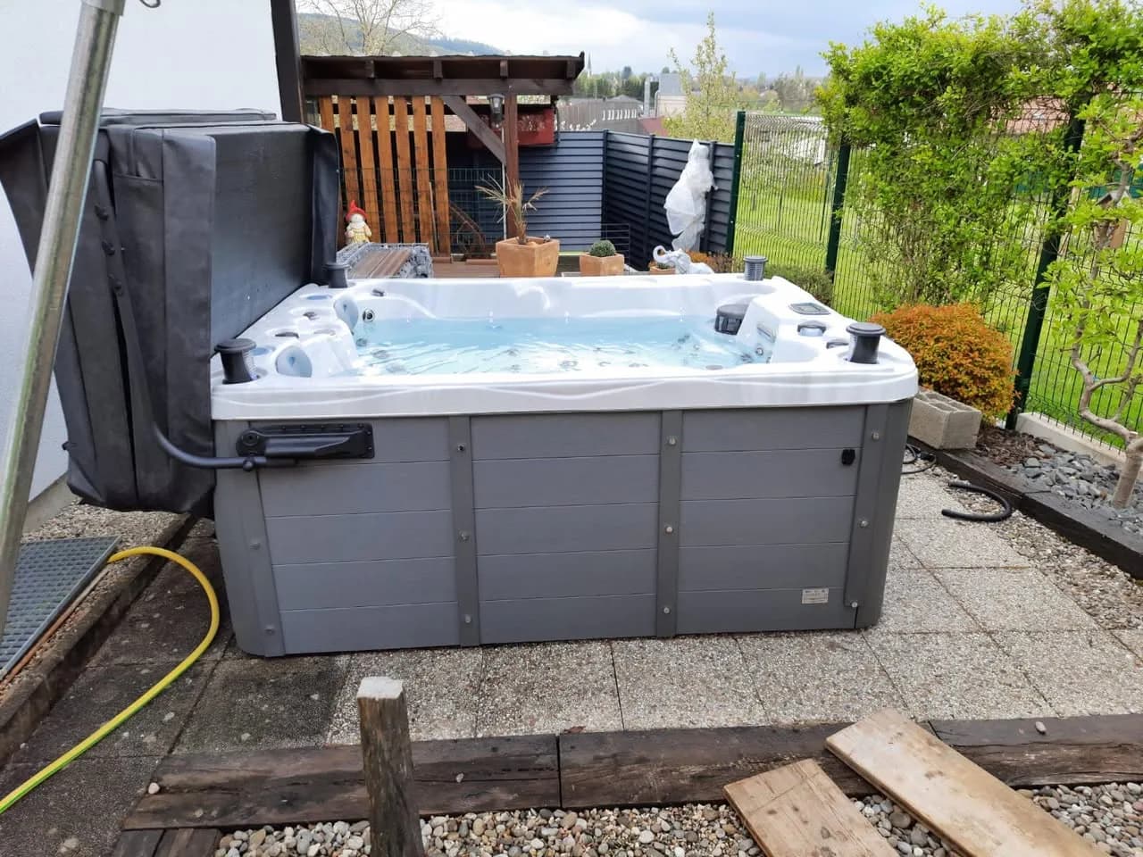 Installation d'un spa Montana Full option à Durlinsdorf, autre vue du chantier