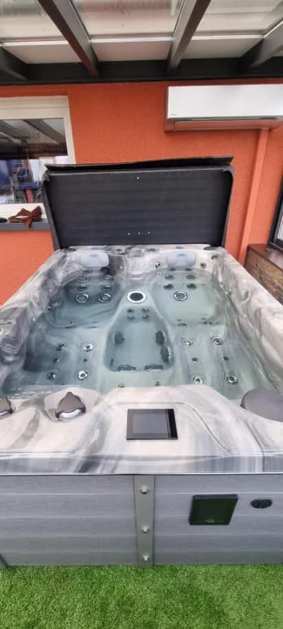 Installation d'un spa Montana Full option en Haute-Saône, autre vue du chantier