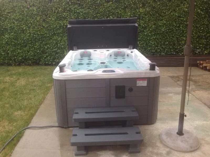 Installation d'un spa Montana Full option en Isère, autre vue du chantier