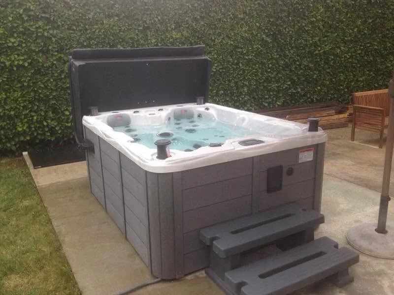Installation d'un spa Montana Full option en Isère, autre vue du chantier
