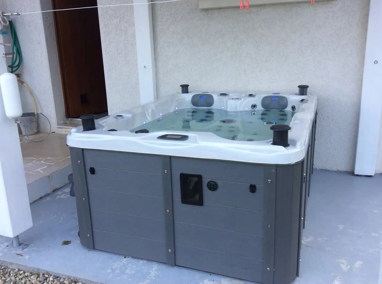 Installation d'un spa Montana Full option en Savoie, autre vue du chantier