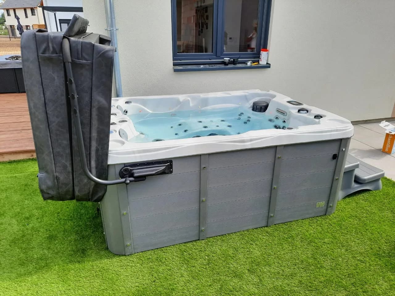 Installation d'un spa Montana Full option à Feldkirch, autre vue du chantier