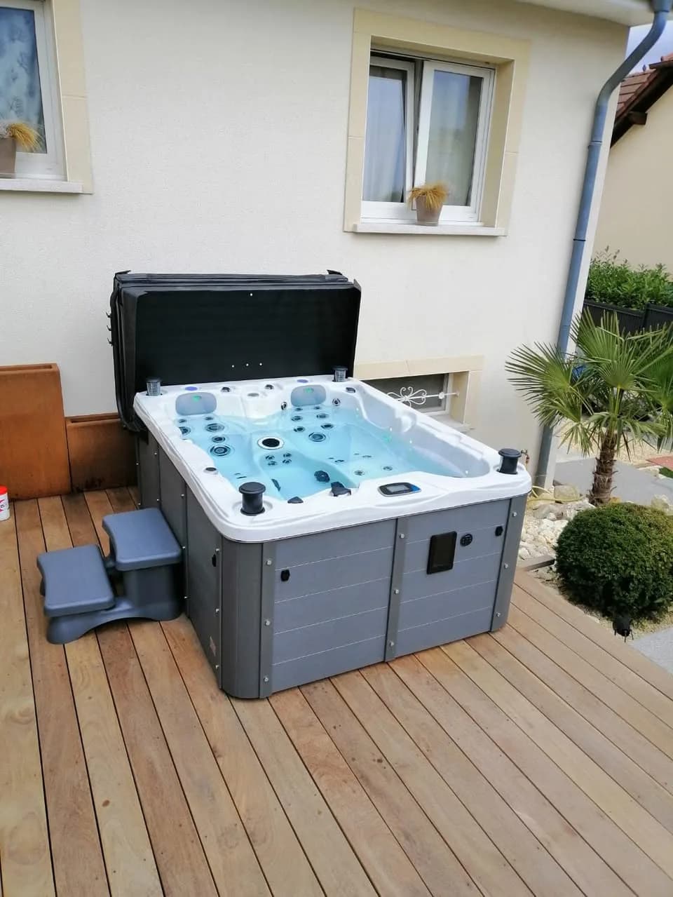 Installation d'un spa Montana Full option à Forbach, autre vue du chantier