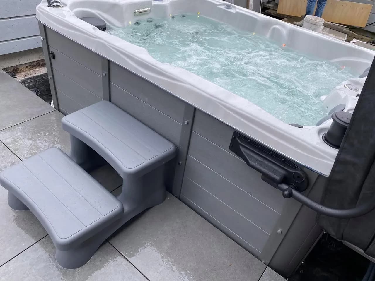 Installation d'un spa Montana Full option à Guebwiller, autre vue du chantier